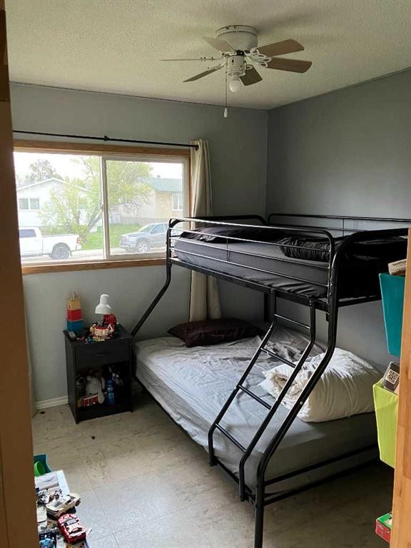 519 5 Avenue, Fox Creek, AB - Indoor Photo Showing Bedroom