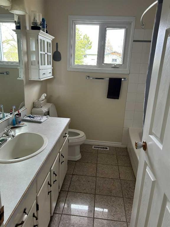 16 Centennial Crescent, Swan Hills, AB - Indoor Photo Showing Bathroom