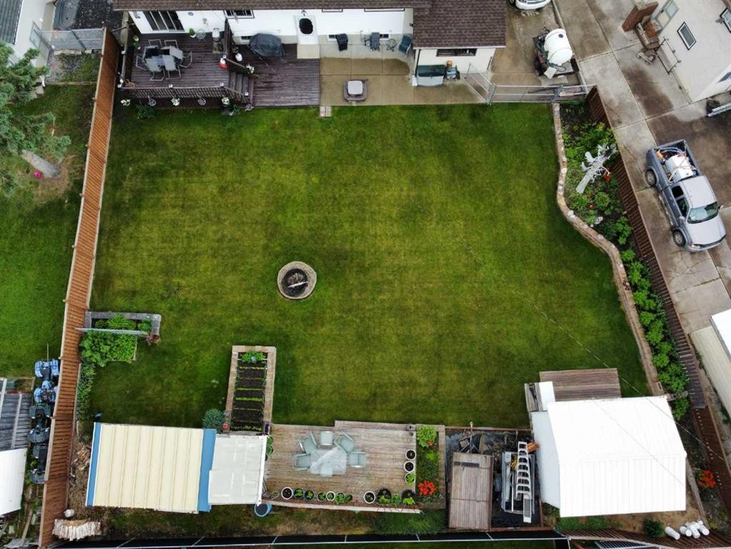 716 6 Avenue, Fox Creek, AB - Outdoor