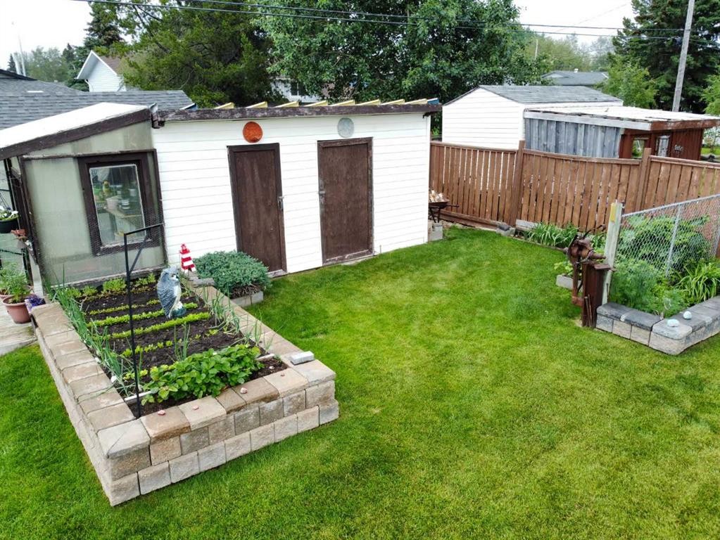 716 6 Avenue, Fox Creek, AB - Outdoor