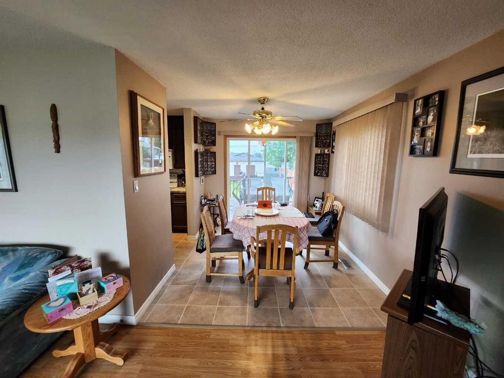 716 6 Avenue, Fox Creek, AB - Indoor Photo Showing Dining Room