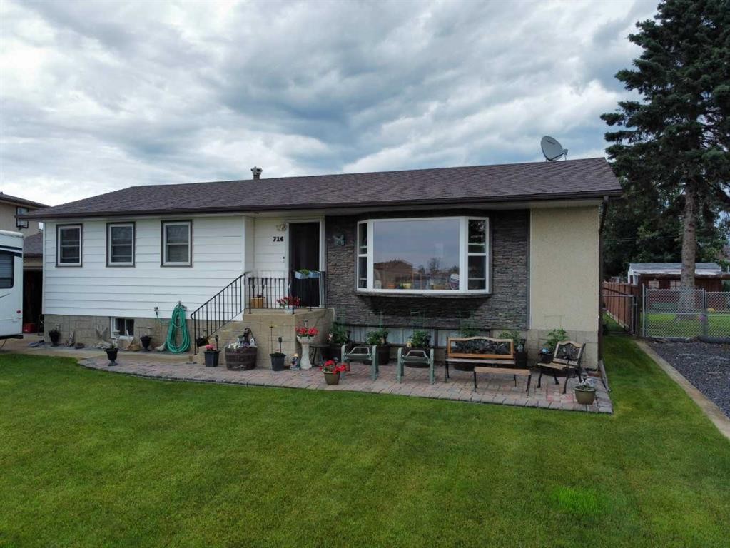 716 6 Avenue, Fox Creek, AB - Outdoor