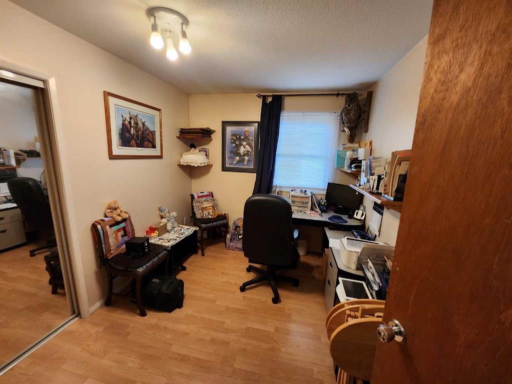 716 6 Avenue, Fox Creek, AB - Indoor Photo Showing Office
