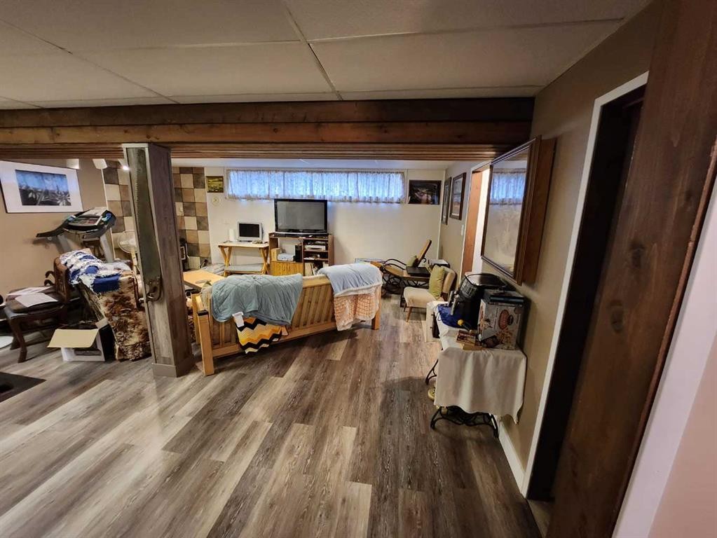 716 6 Avenue, Fox Creek, AB - Indoor