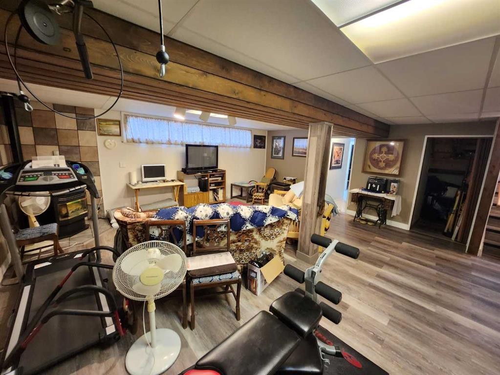 716 6 Avenue, Fox Creek, AB - Indoor
