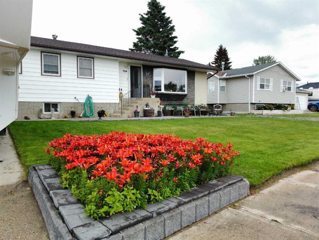 716 6 Avenue, Fox Creek, AB - Outdoor
