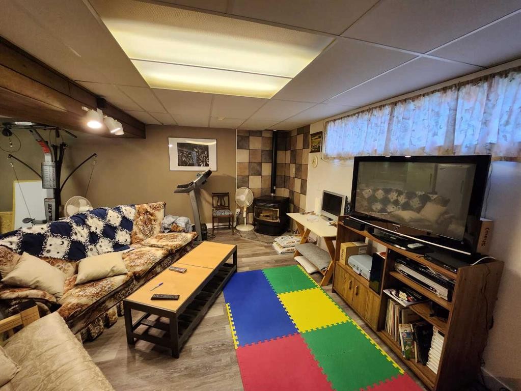 716 6 Avenue, Fox Creek, AB - Indoor Photo Showing Basement