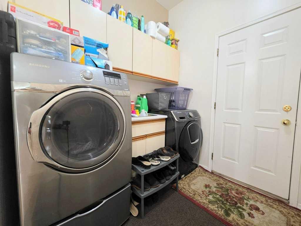 301 3 Avenue Ne, Slave Lake, AB - Indoor Photo Showing Laundry Room
