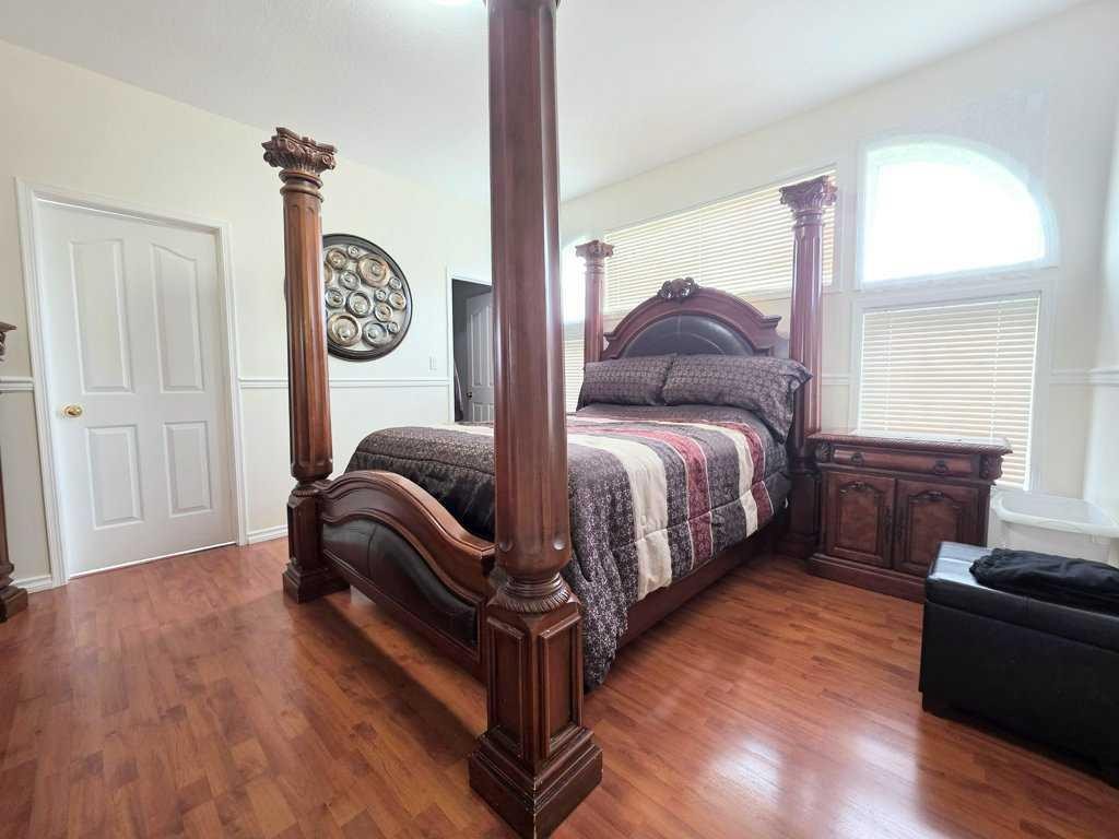 301 3 Avenue Ne, Slave Lake, AB - Indoor Photo Showing Bedroom