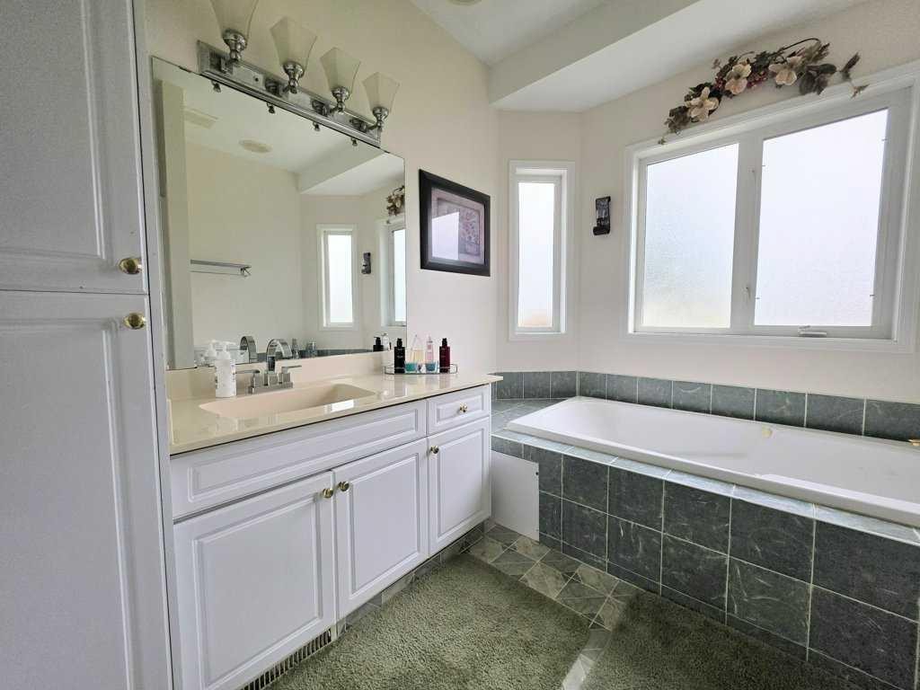 301 3 Avenue Ne, Slave Lake, AB - Indoor Photo Showing Bathroom