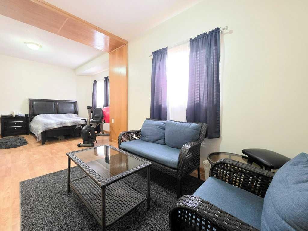 301 3 Avenue Ne, Slave Lake, AB - Indoor Photo Showing Living Room