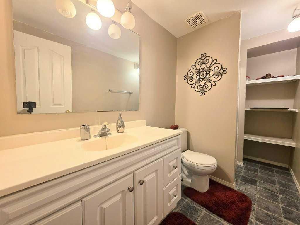 301 3 Avenue Ne, Slave Lake, AB - Indoor Photo Showing Bathroom