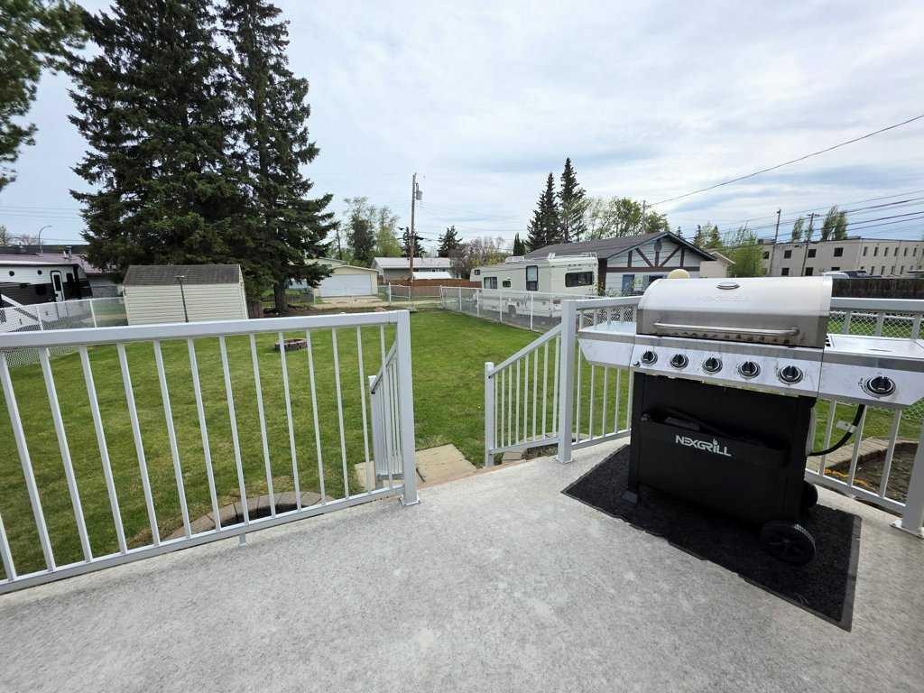 301 3 Avenue Ne, Slave Lake, AB - Outdoor