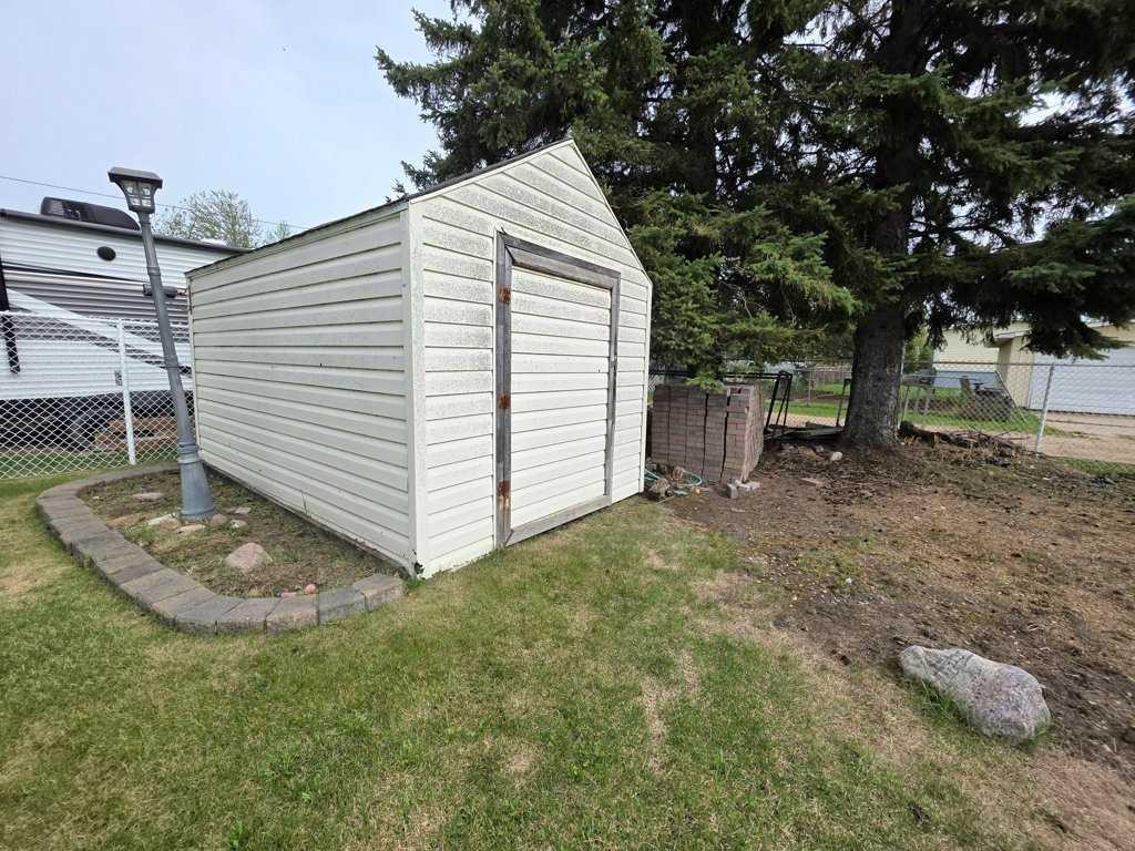 301 3 Avenue Ne, Slave Lake, AB - Outdoor