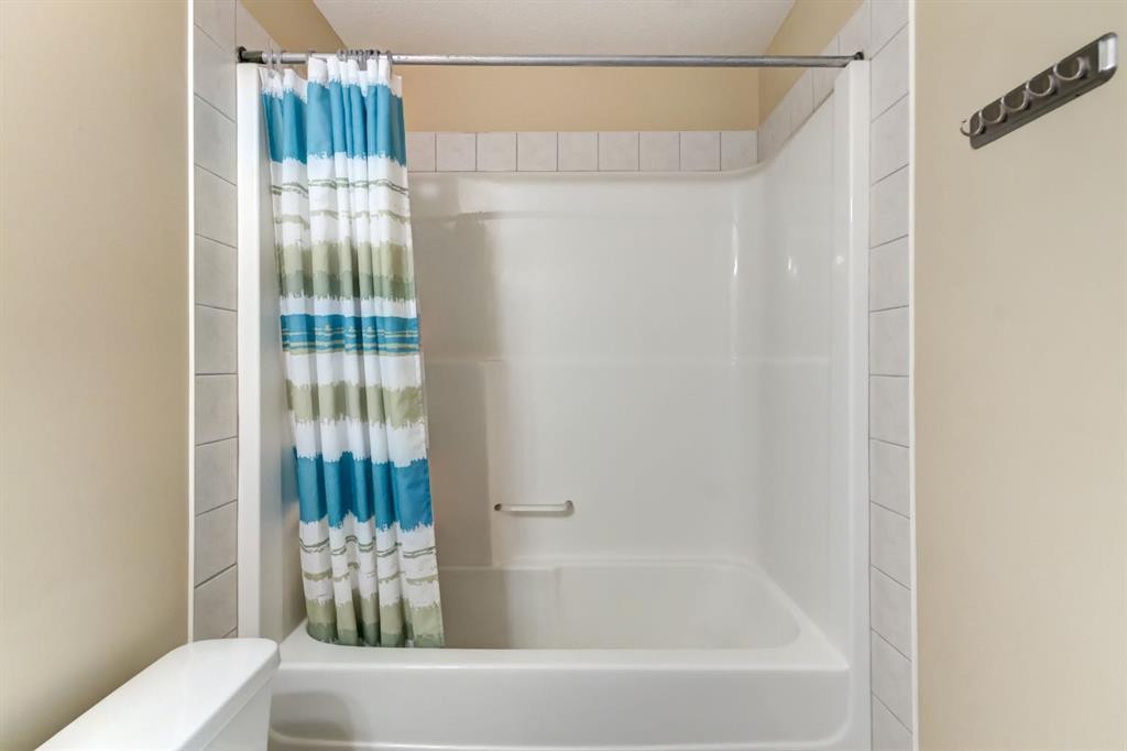 202-186 Kananaskis Way, Canmore, AB - Indoor Photo Showing Bathroom
