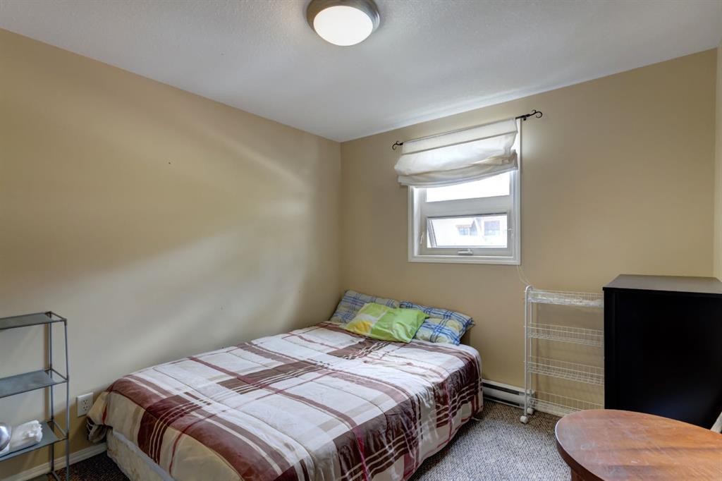 202-186 Kananaskis Way, Canmore, AB - Indoor Photo Showing Bedroom
