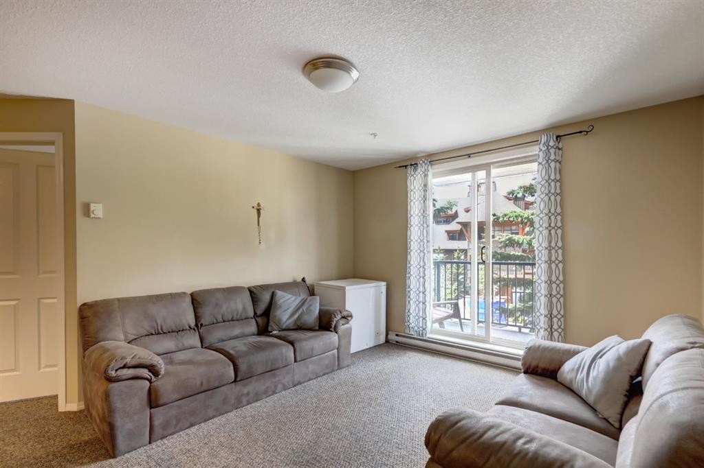 202-186 Kananaskis Way, Canmore, AB - Indoor Photo Showing Living Room