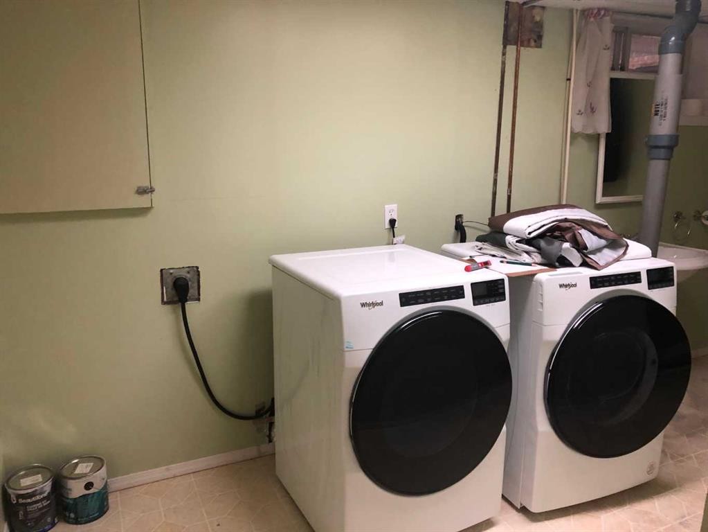 132 Lodgepole Drive, Hinton, AB - Indoor Photo Showing Laundry Room