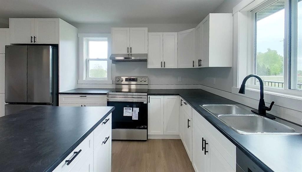 55502 Range Road 152, Rural Yellowhead County, AB - Indoor Photo Showing Kitchen With Double Sink