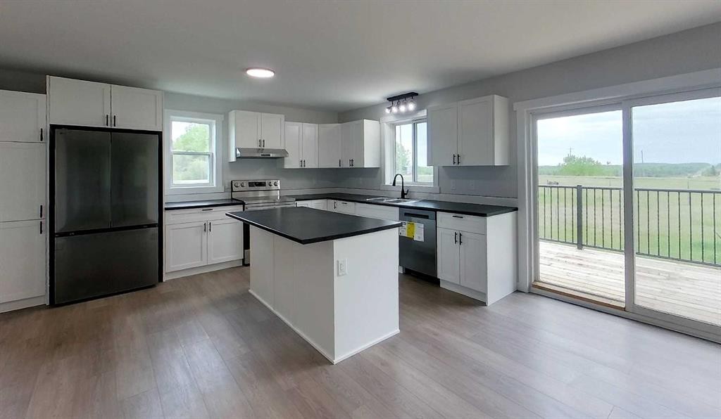 55502 Range Road 152, Rural Yellowhead County, AB - Indoor Photo Showing Kitchen