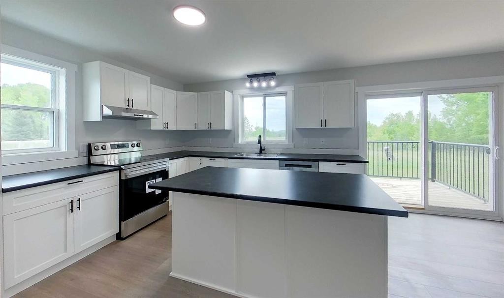 55502 Range Road 152, Rural Yellowhead County, AB - Indoor Photo Showing Kitchen