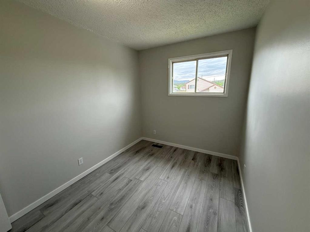 150 Sutherland Avenue, Hinton, AB - Indoor Photo Showing Other Room