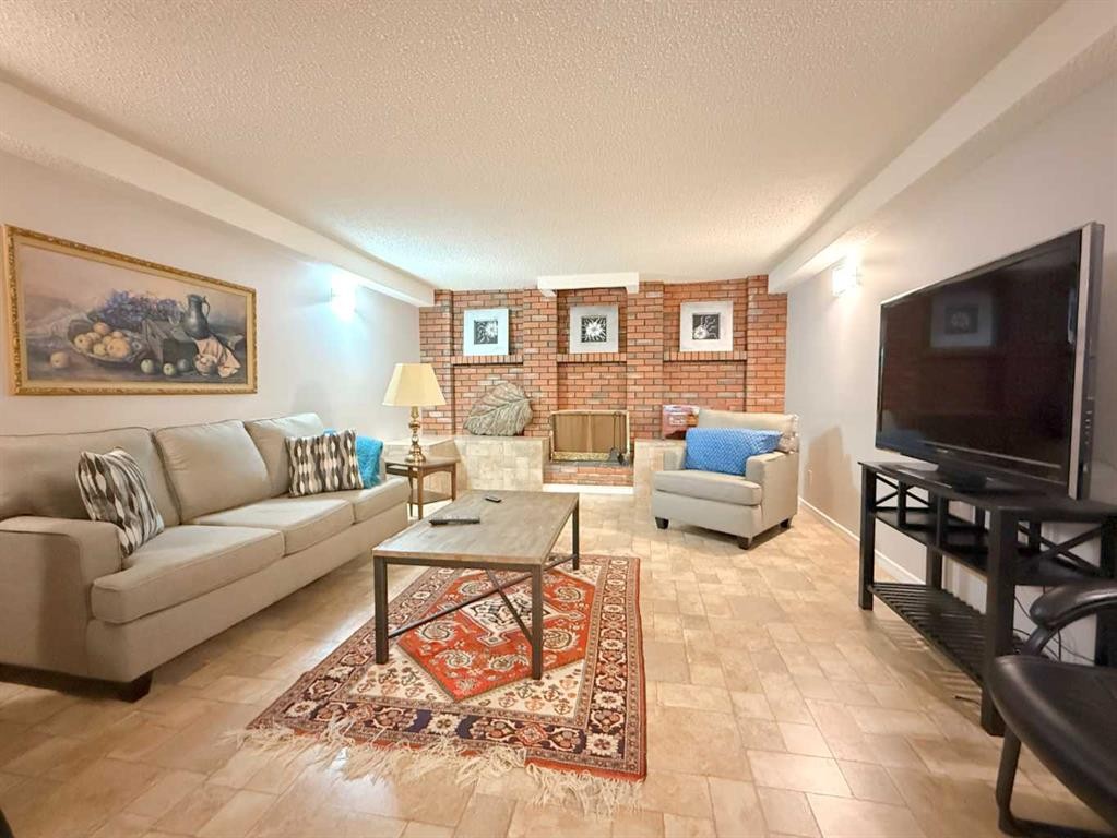 5301 Birch Crescent, Boyle, AB - Indoor Photo Showing Living Room