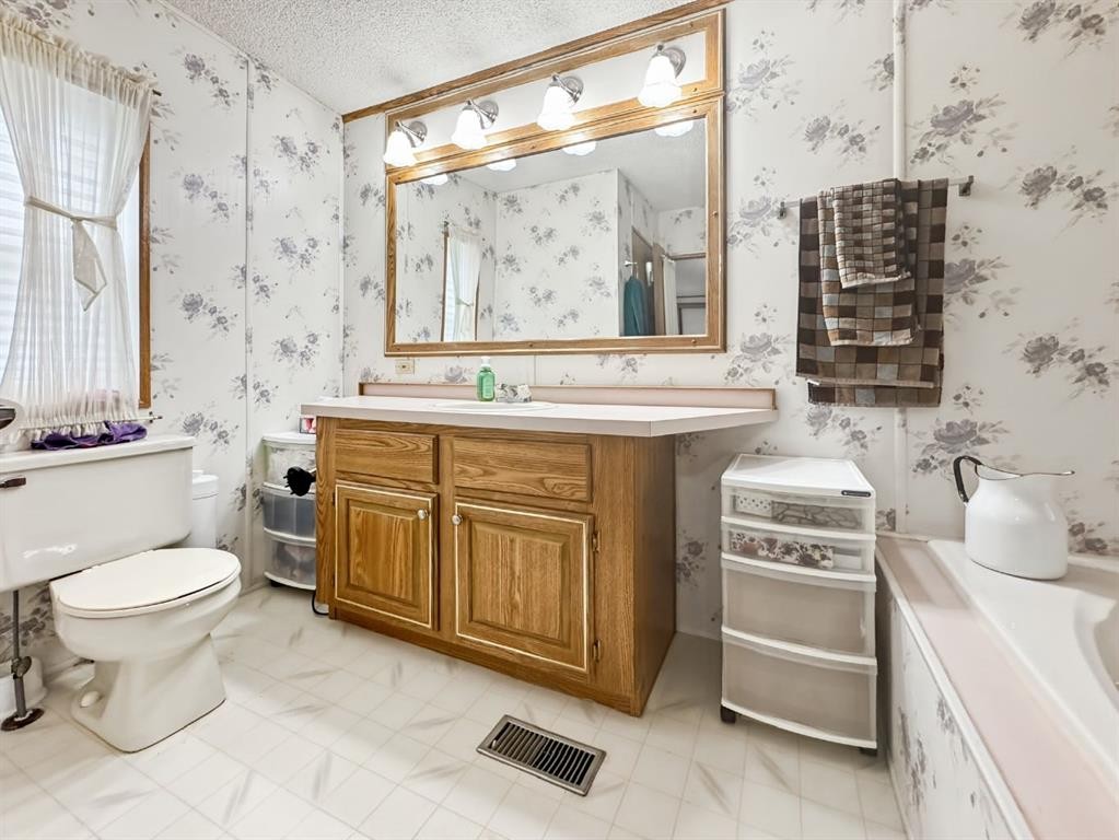 4524 47 Avenue, Mayerthorpe, AB