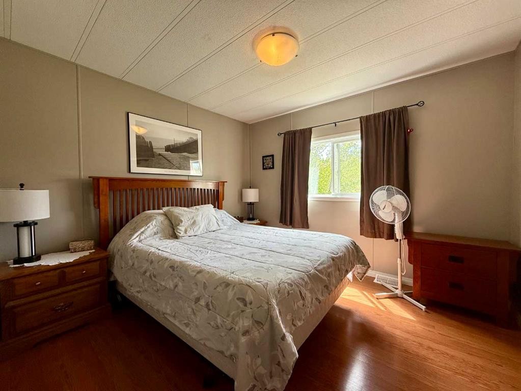 19 Sunset Crescent, Swan Hills, AB - Indoor Photo Showing Bedroom