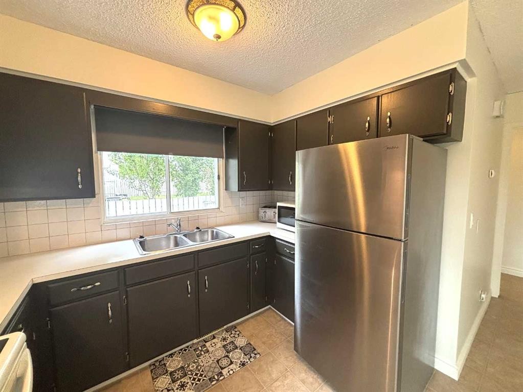 45A Kallbom Crescent, Whitecourt, AB - Indoor Photo Showing Kitchen With Double Sink