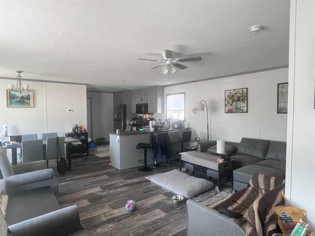 1035 Lodgepole Street, Jasper, AB - Indoor Photo Showing Living Room