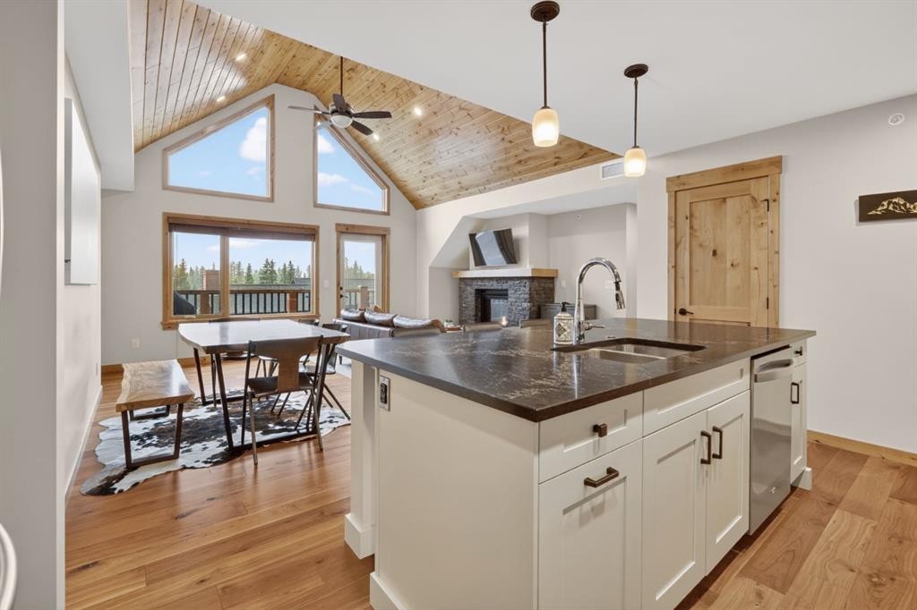 407-707 Spring Creek Drive, Canmore, AB