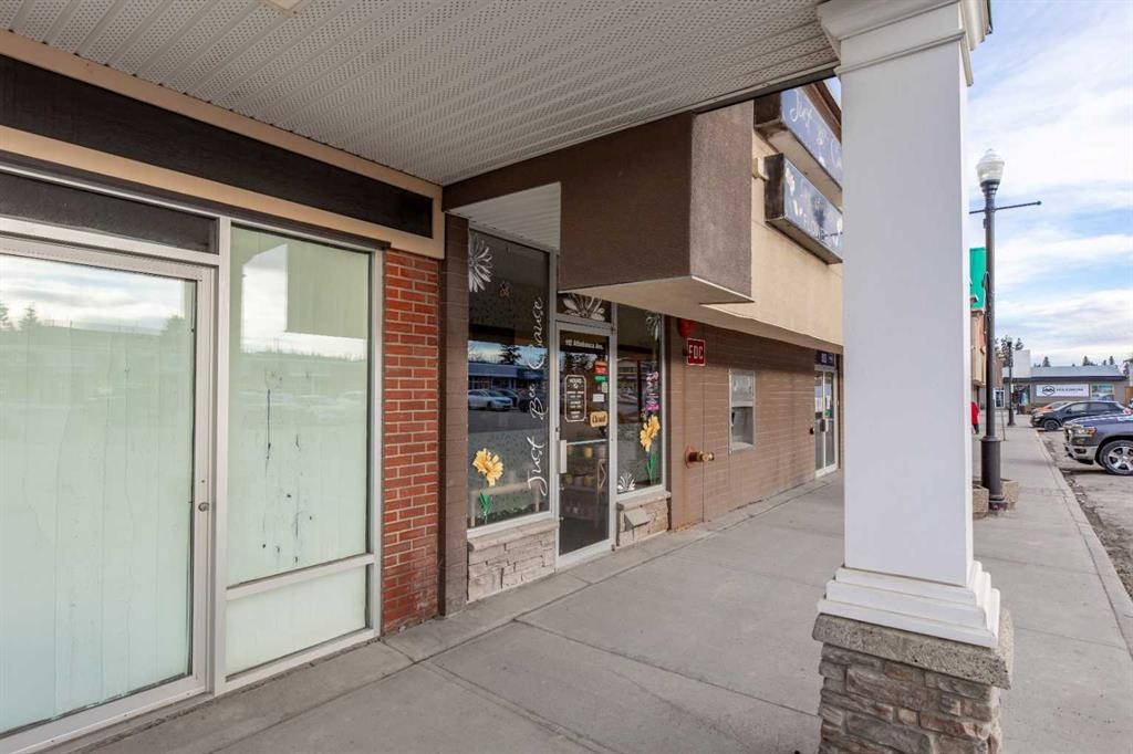 112 Athabasca Avenue, Hinton, AB