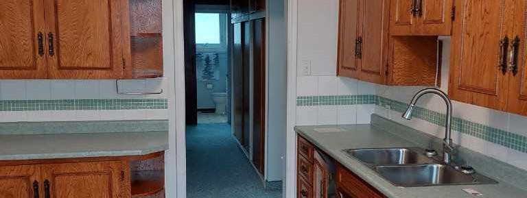 118 Dorin Drive, Hinton, AB - Indoor Photo Showing Kitchen With Double Sink