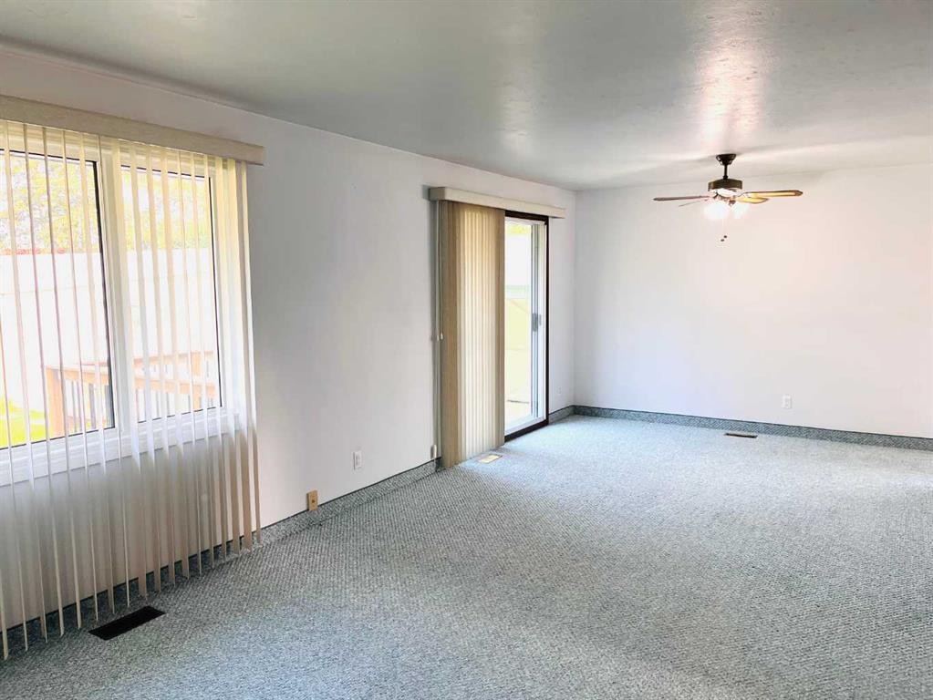 118 Dorin Drive, Hinton, AB - Indoor Photo Showing Other Room