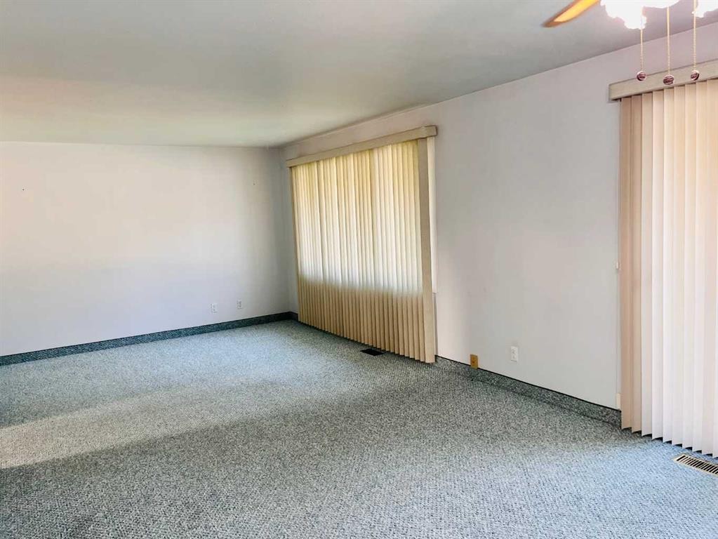 118 Dorin Drive, Hinton, AB - Indoor Photo Showing Other Room
