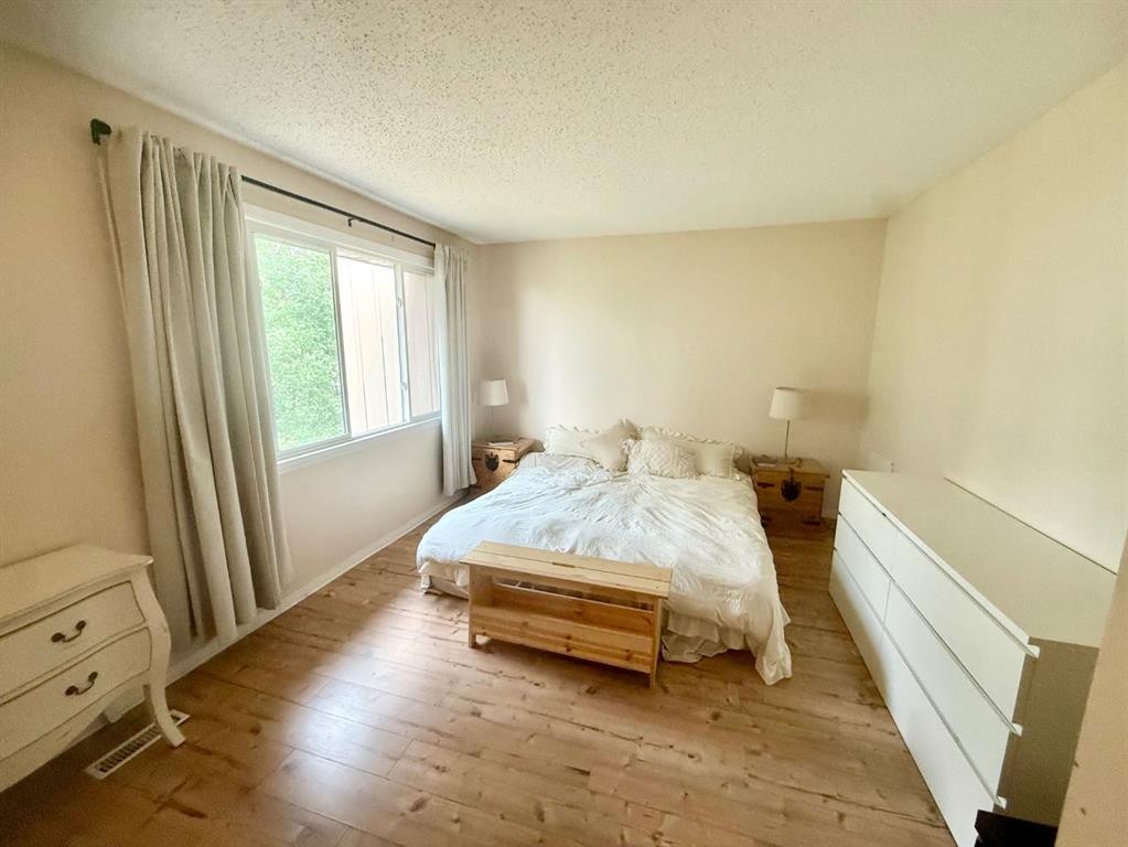 318-457 Collinge Road, Hinton, AB - Indoor Photo Showing Bedroom