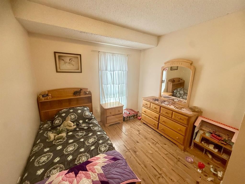 318-457 Collinge Road, Hinton, AB - Indoor Photo Showing Bedroom