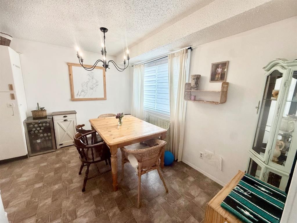 318-457 Collinge Road, Hinton, AB - Indoor Photo Showing Dining Room