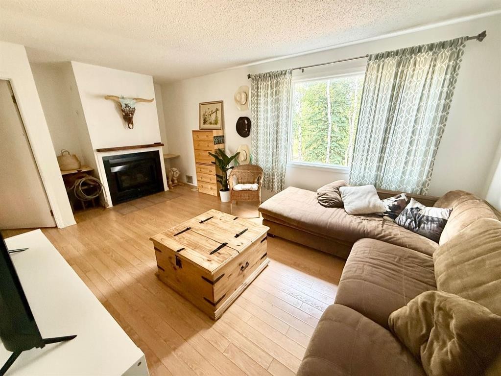 318-457 Collinge Road, Hinton, AB - Indoor Photo Showing Living Room With Fireplace
