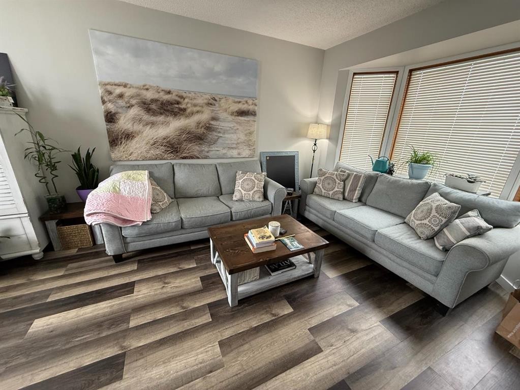 8 Harolds Hollow, Whitecourt, AB - Indoor Photo Showing Living Room
