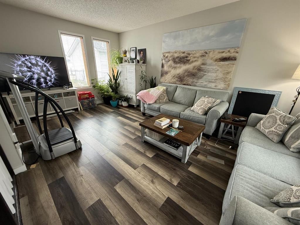 8 Harolds Hollow, Whitecourt, AB - Indoor Photo Showing Living Room