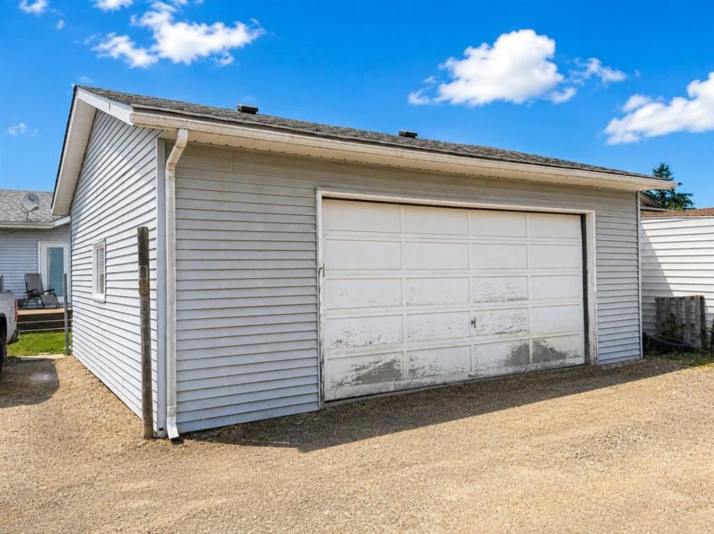 8 Harolds Hollow, Whitecourt, AB - Outdoor