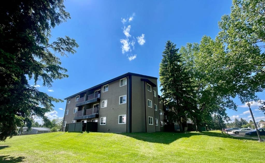 306B-5611 9 Avenue, Edson, AB - Outdoor With Balcony