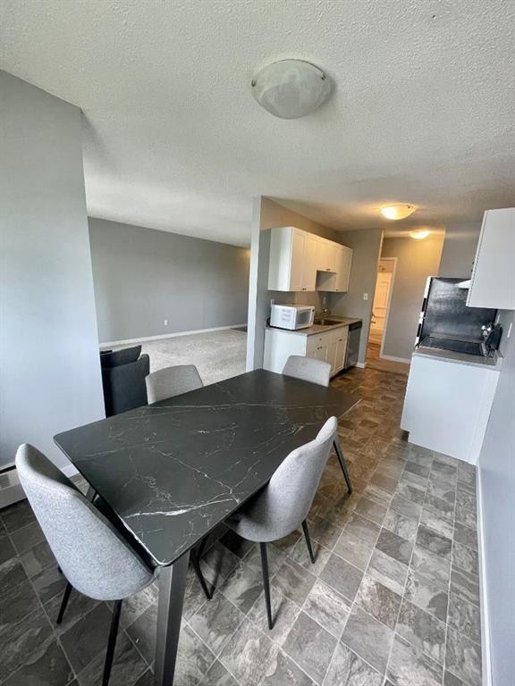 306B-5611 9 Avenue, Edson, AB - Indoor Photo Showing Dining Room