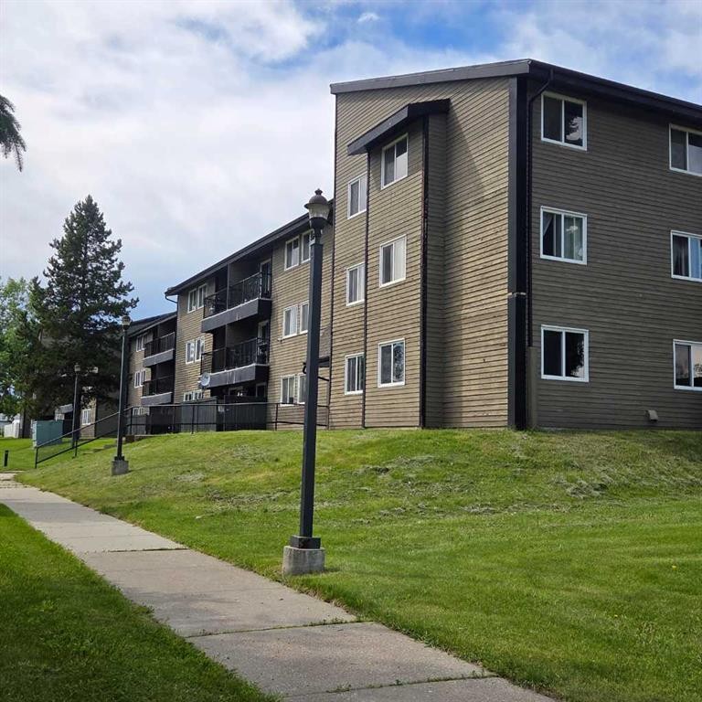 316A-5611 10 Avenue, Edson, AB