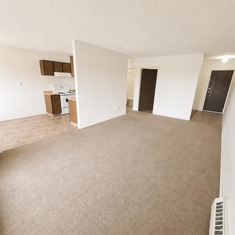 316A-5611 10 Avenue, Edson, AB