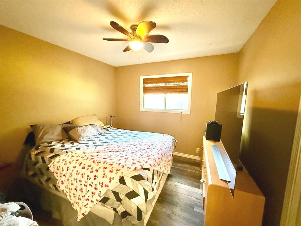 132 Sunwapta Drive, Hinton, AB - Indoor Photo Showing Bedroom