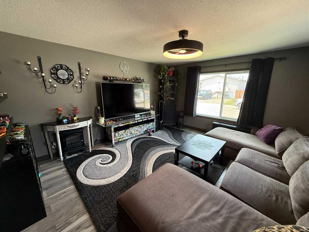 101 Litke Cove, Hinton, AB - Indoor Photo Showing Living Room