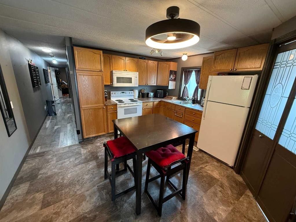 101 Litke Cove, Hinton, AB - Indoor Photo Showing Kitchen
